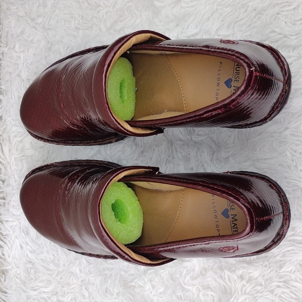 Nurse Mates Pillow Top Halle Burgundy Snakeskin Leather Round Toe Clog Shoes - Picture 6 of 16